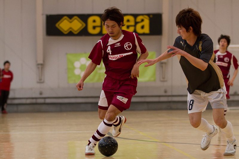 2011年 ドリブルで運ぶ背番号4